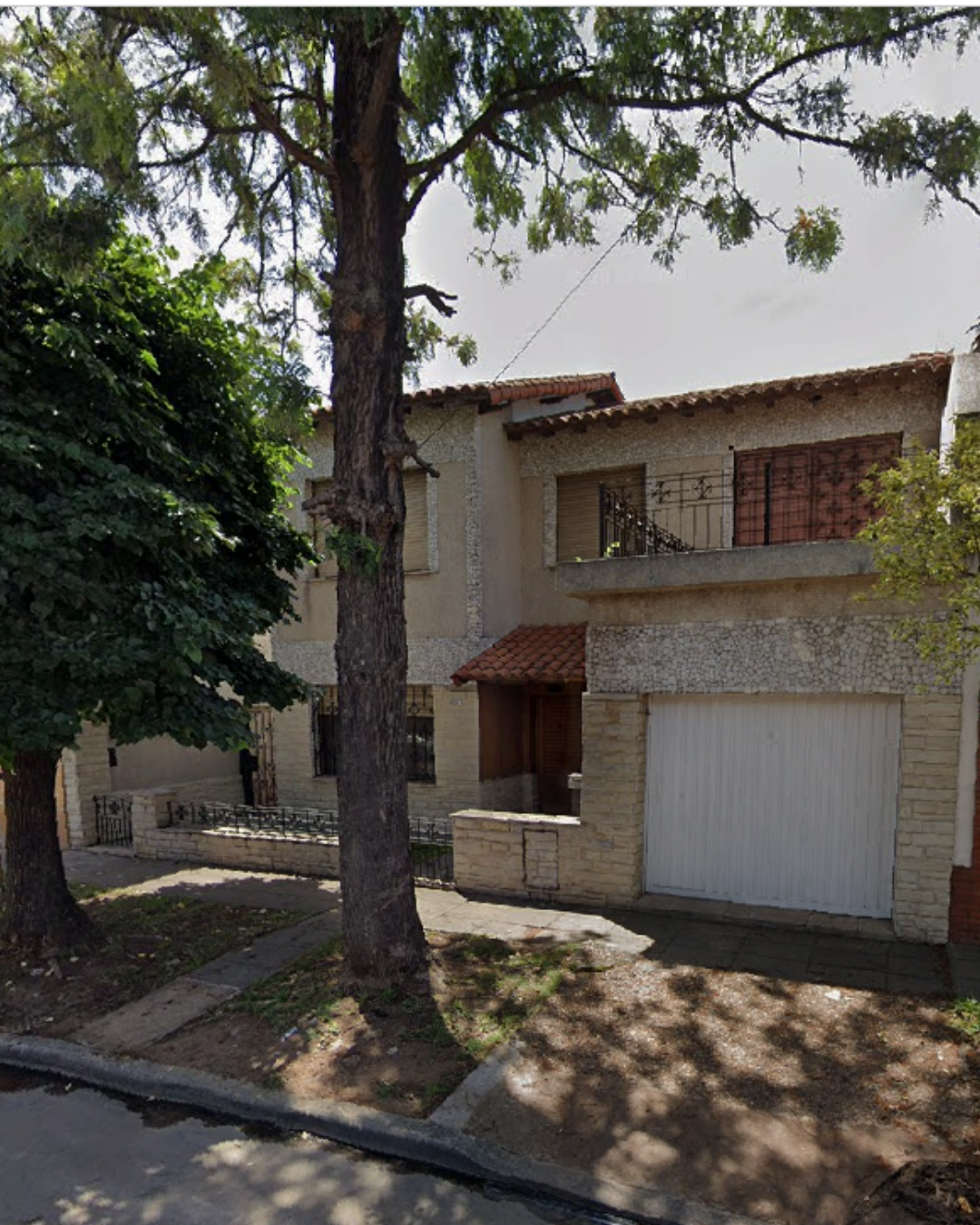 CHALET 6 AMB. A METROS DE AVENIDA. APTO CREDITO