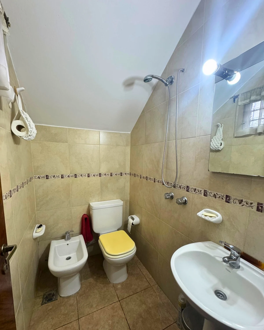 CHALET 6 AMBIENTES CON JARDIN EN PARQUE QUIRNO - Imagen 9