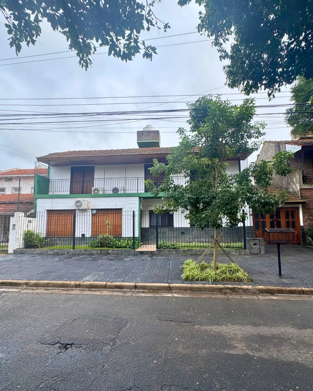CHALET 6 AMBIENTES CON JARDIN EN PARQUE QUIRNO
