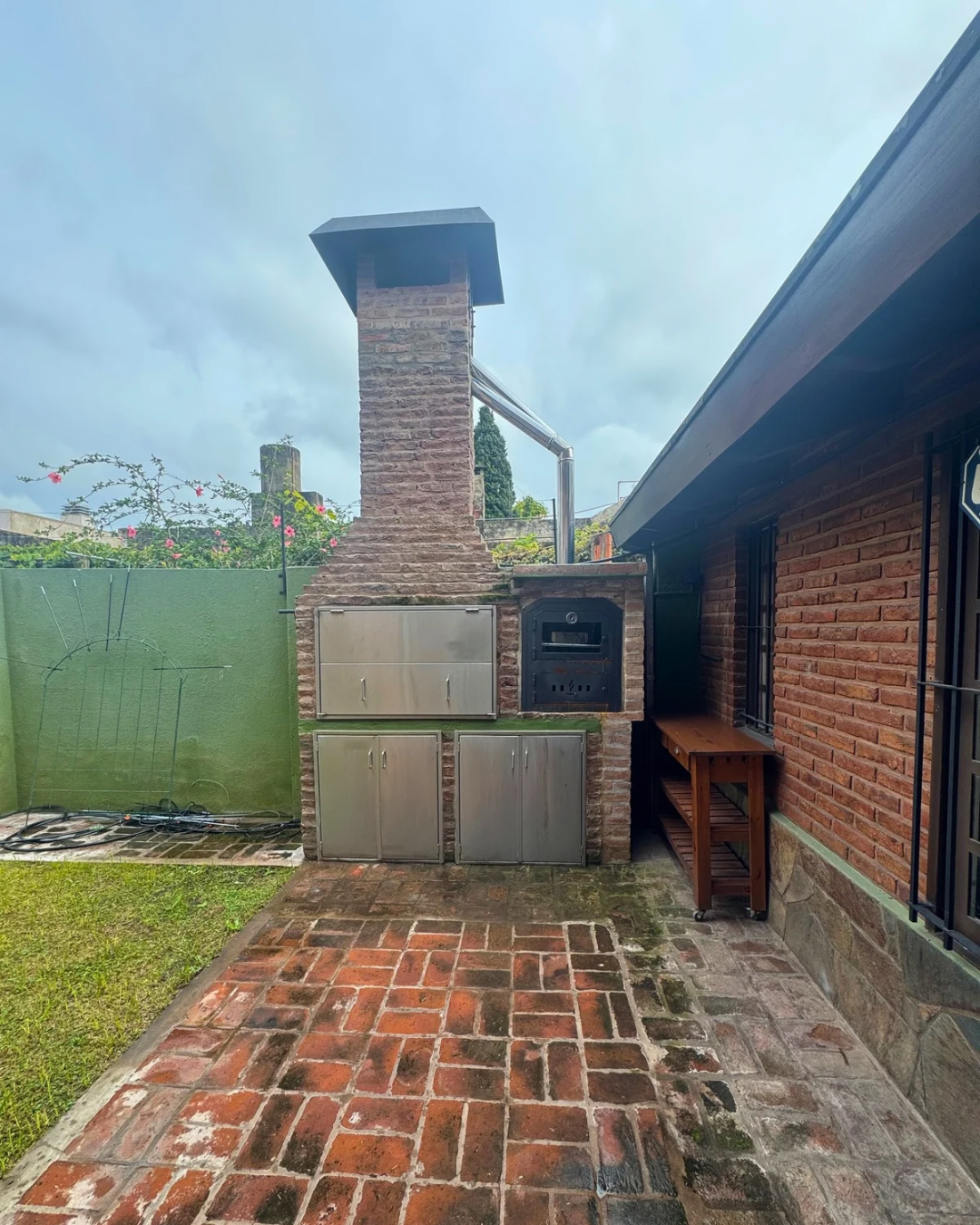 CHALET 6 AMBIENTES CON JARDIN EN PARQUE QUIRNO - Imagen 3
