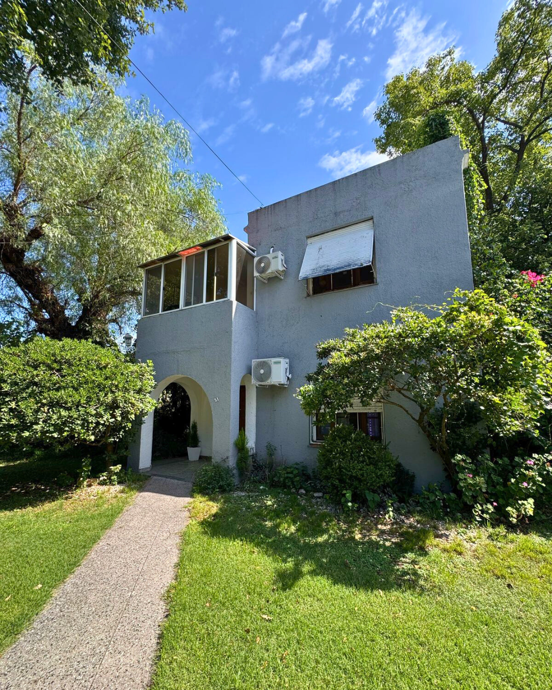 IMPORTANTE PROPIEDAD SOBRE LOTE DE 1272M2 A MTS DE AVENIDA