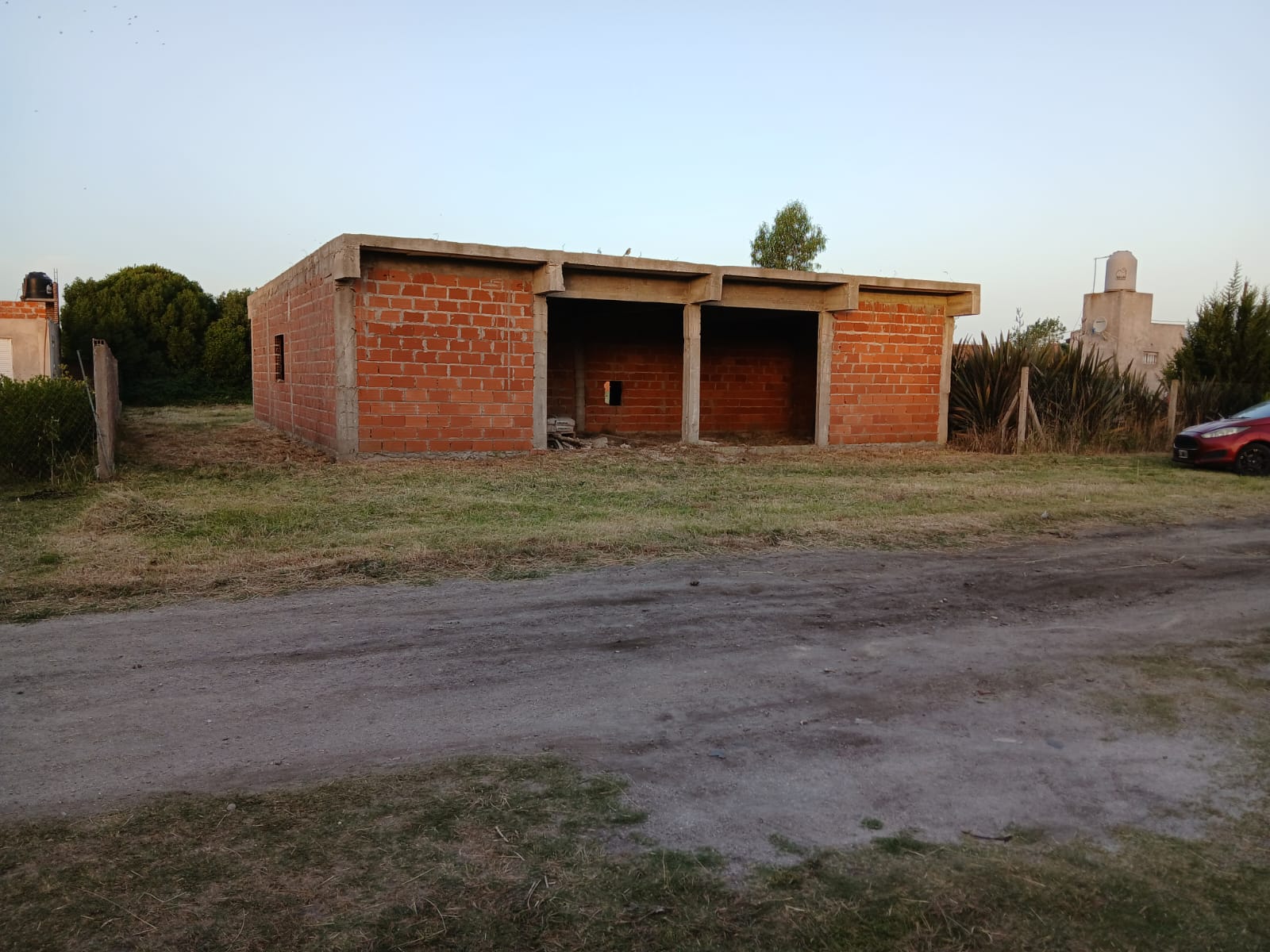 LOTE CON CONSTRUCCION A TERMINAR EN ATLANTIDA