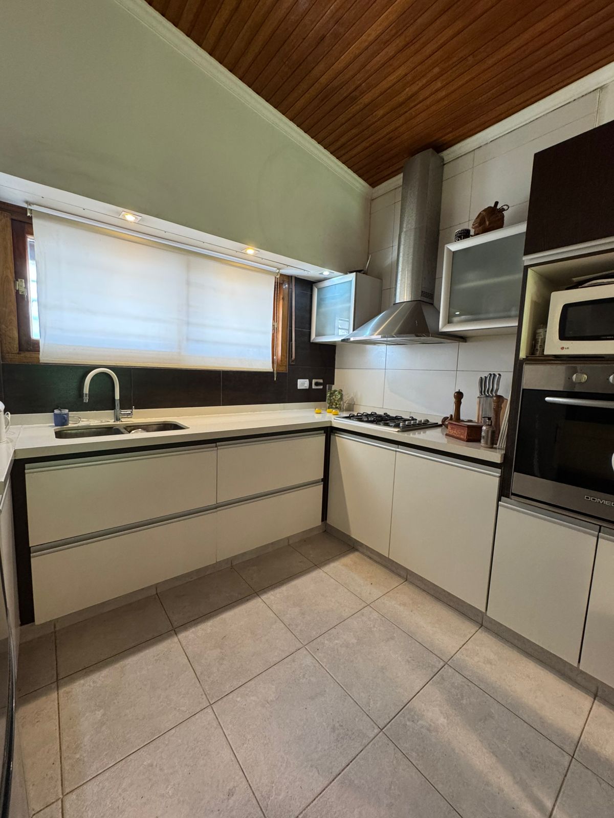 CHALET 4 AMBIENTES A UNA CUADRA DE AVENIDA - Imagen 10