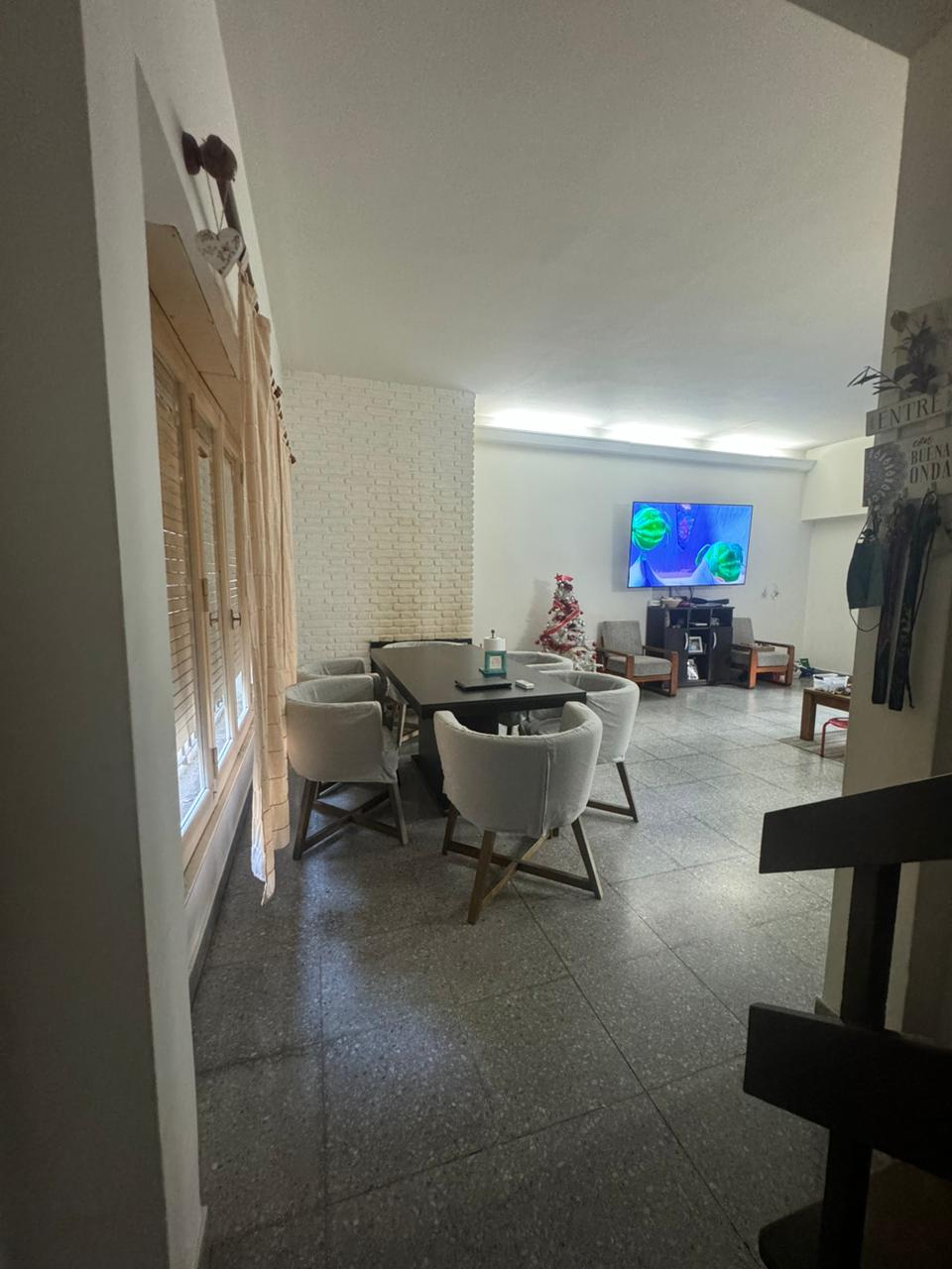 CHALET DOS PLANTAS A METROS DE AV. JAURETCHE - Imagen 11