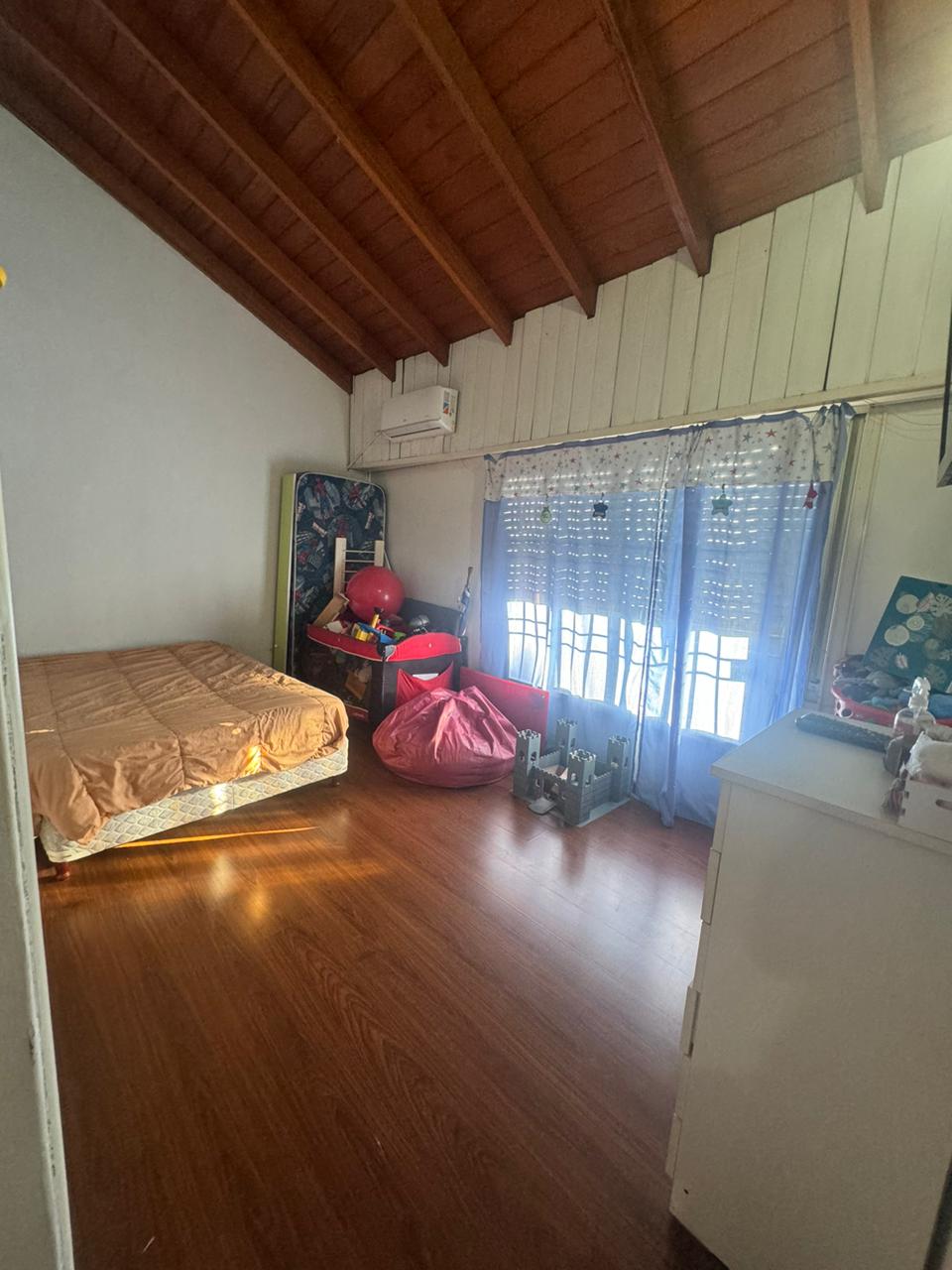 CHALET DOS PLANTAS A METROS DE AV. JAURETCHE - Imagen 17