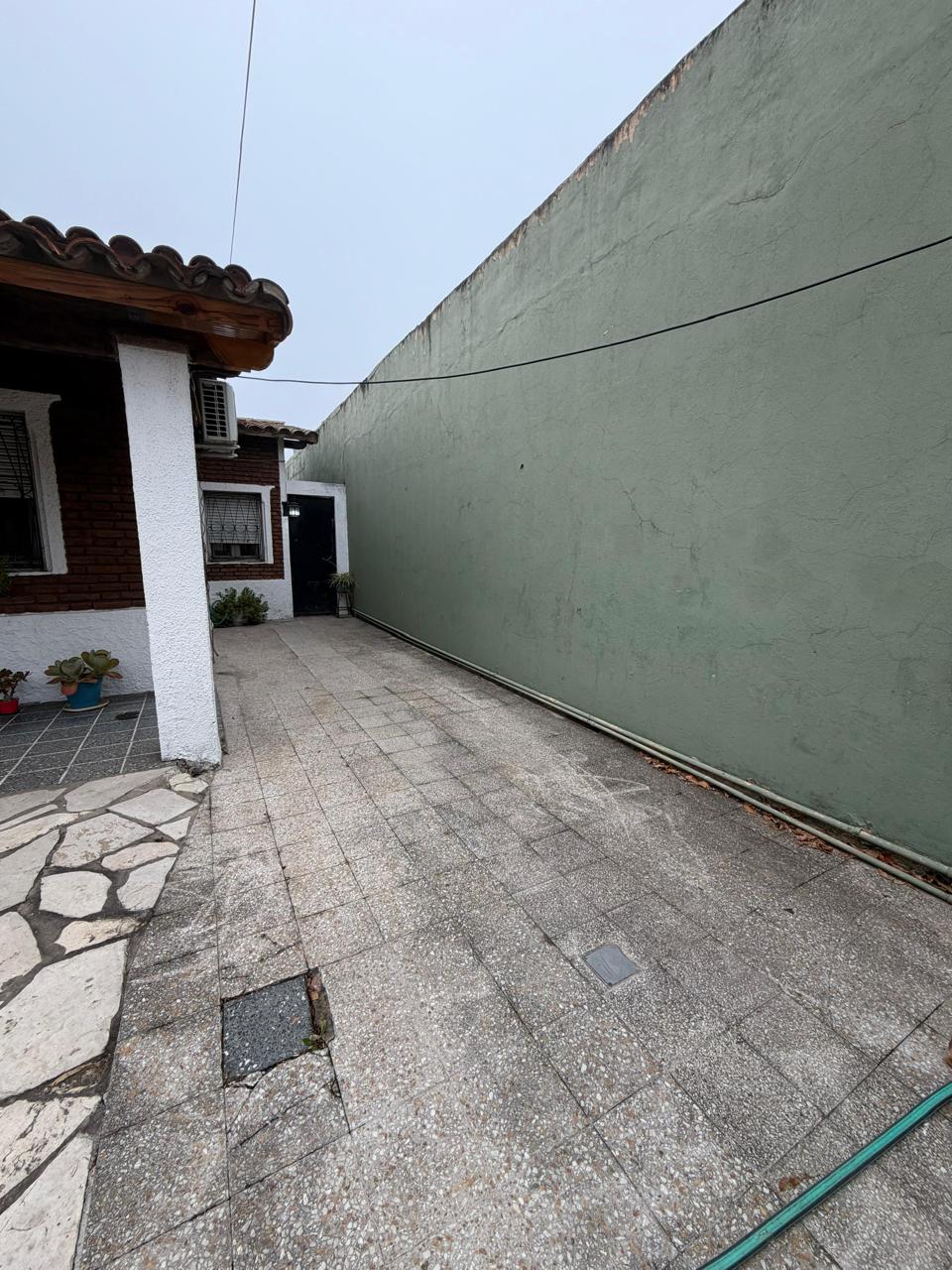 CHALET 4 AMB. EN PARQUE JOHNSTON - Imagen 2