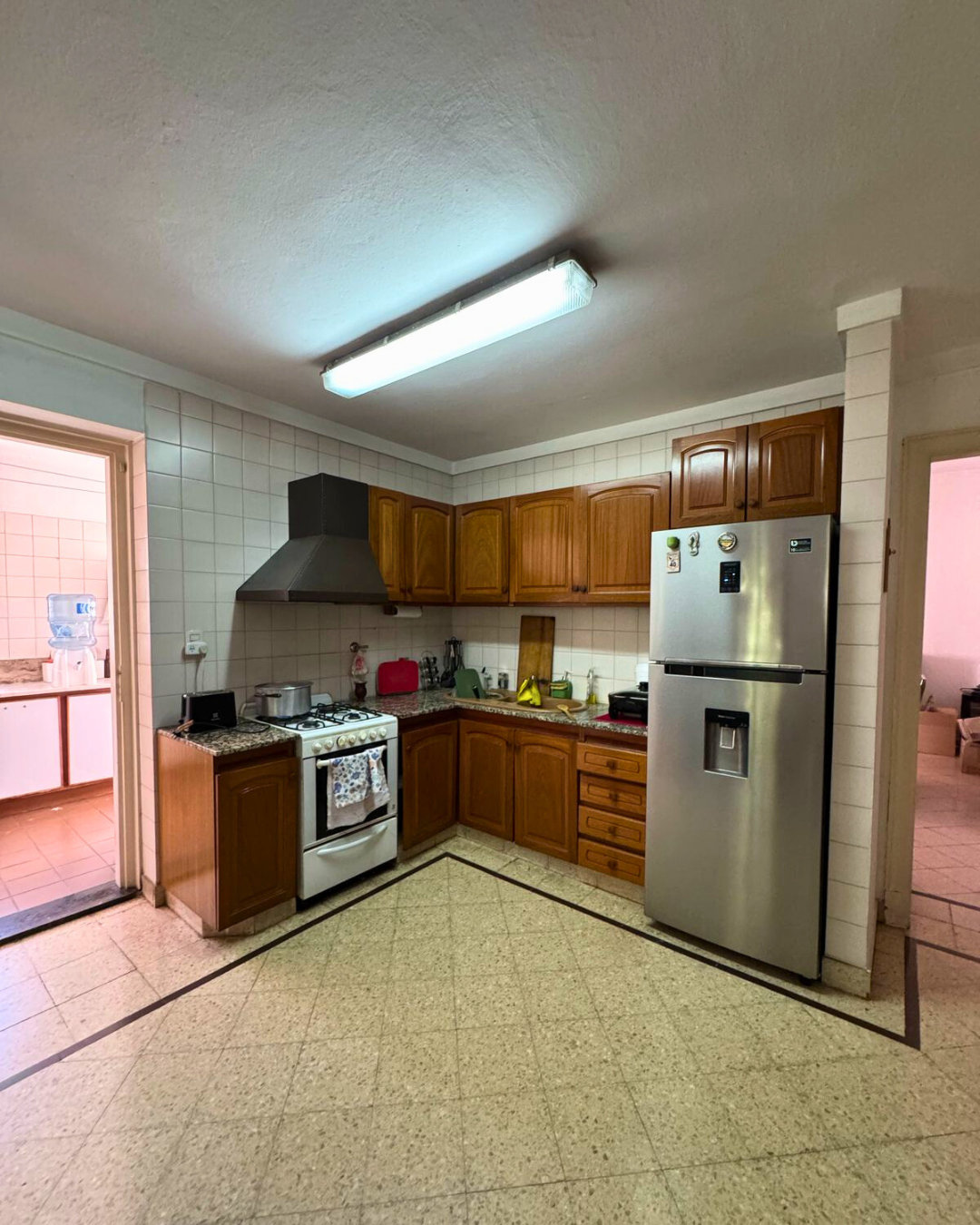 IMPORTANTE PROPIEDAD SOBRE LOTE DE 1272M2 A MTS DE AVENIDA - Imagen 2