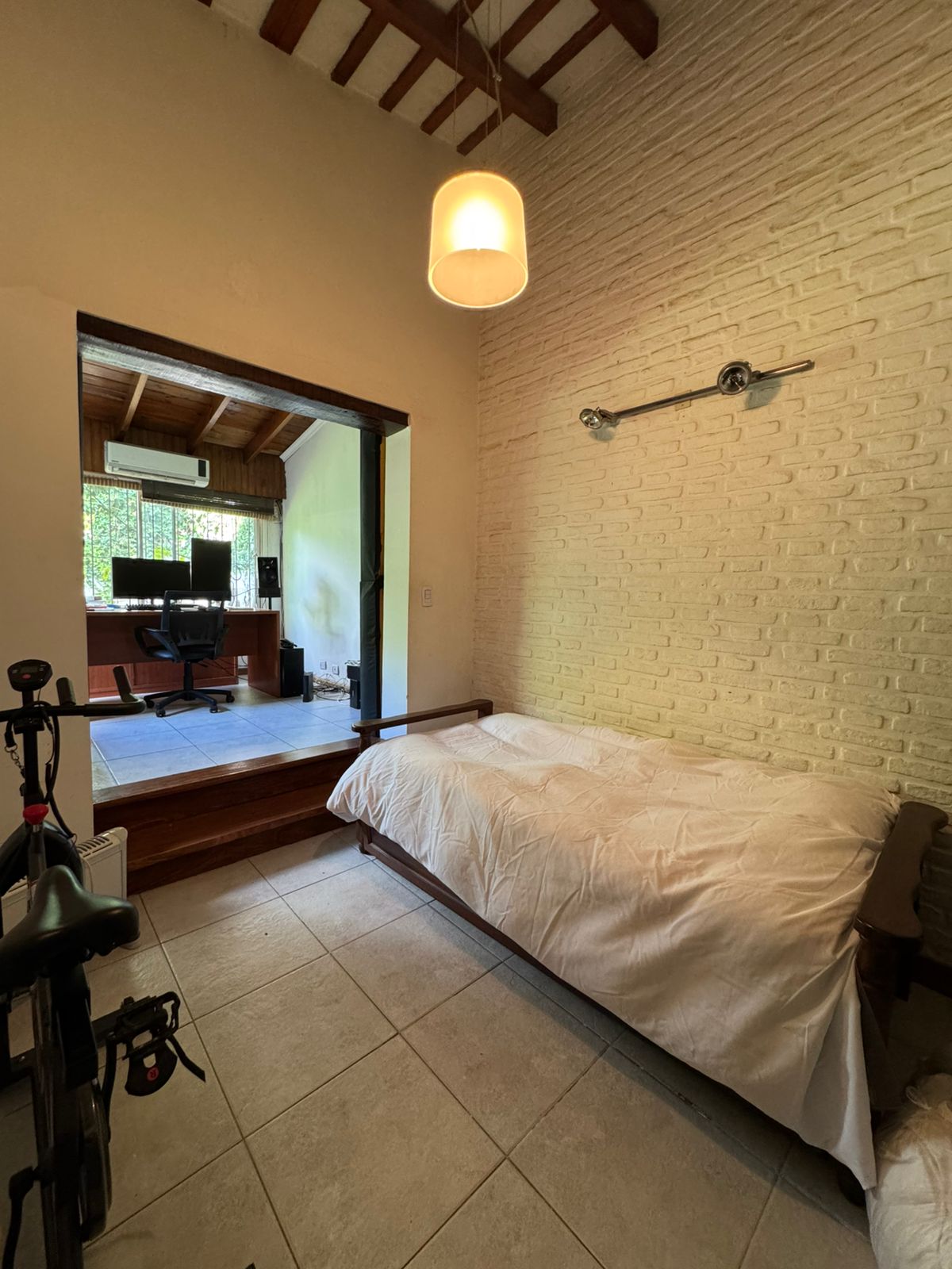CHALET 4 AMBIENTES A UNA CUADRA DE AVENIDA - Imagen 5
