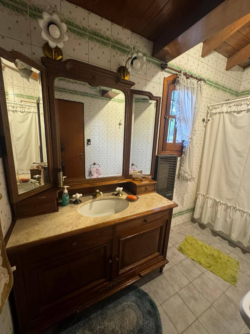 CHALET 7 AMBIENTES CON QUINCHO Y JARDIN - Imagen 6