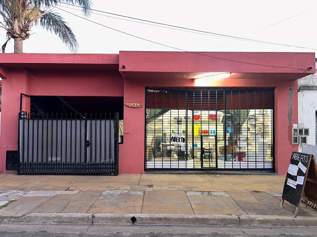 CASA CON LOCAL EN PARQUE QUIRNO