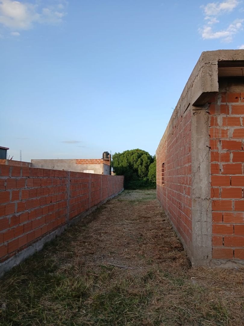 LOTE CON CONSTRUCCION A TERMINAR EN ATLANTIDA - Imagen 7