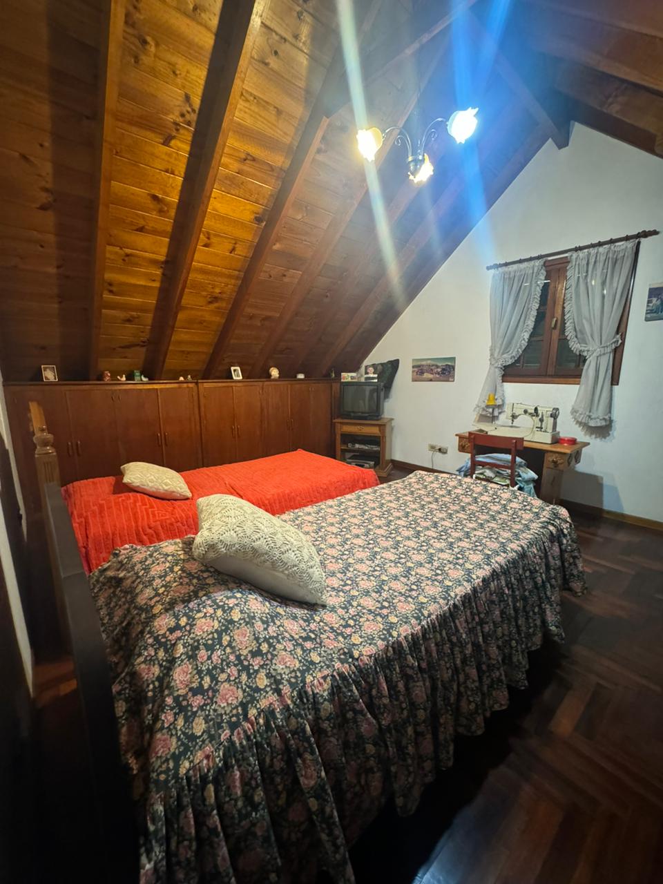 CHALET 7 AMBIENTES CON QUINCHO Y JARDIN - Imagen 7
