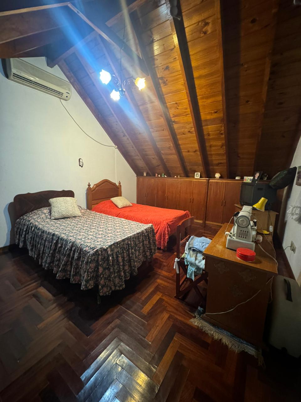 CHALET 7 AMBIENTES CON QUINCHO Y JARDIN - Imagen 9