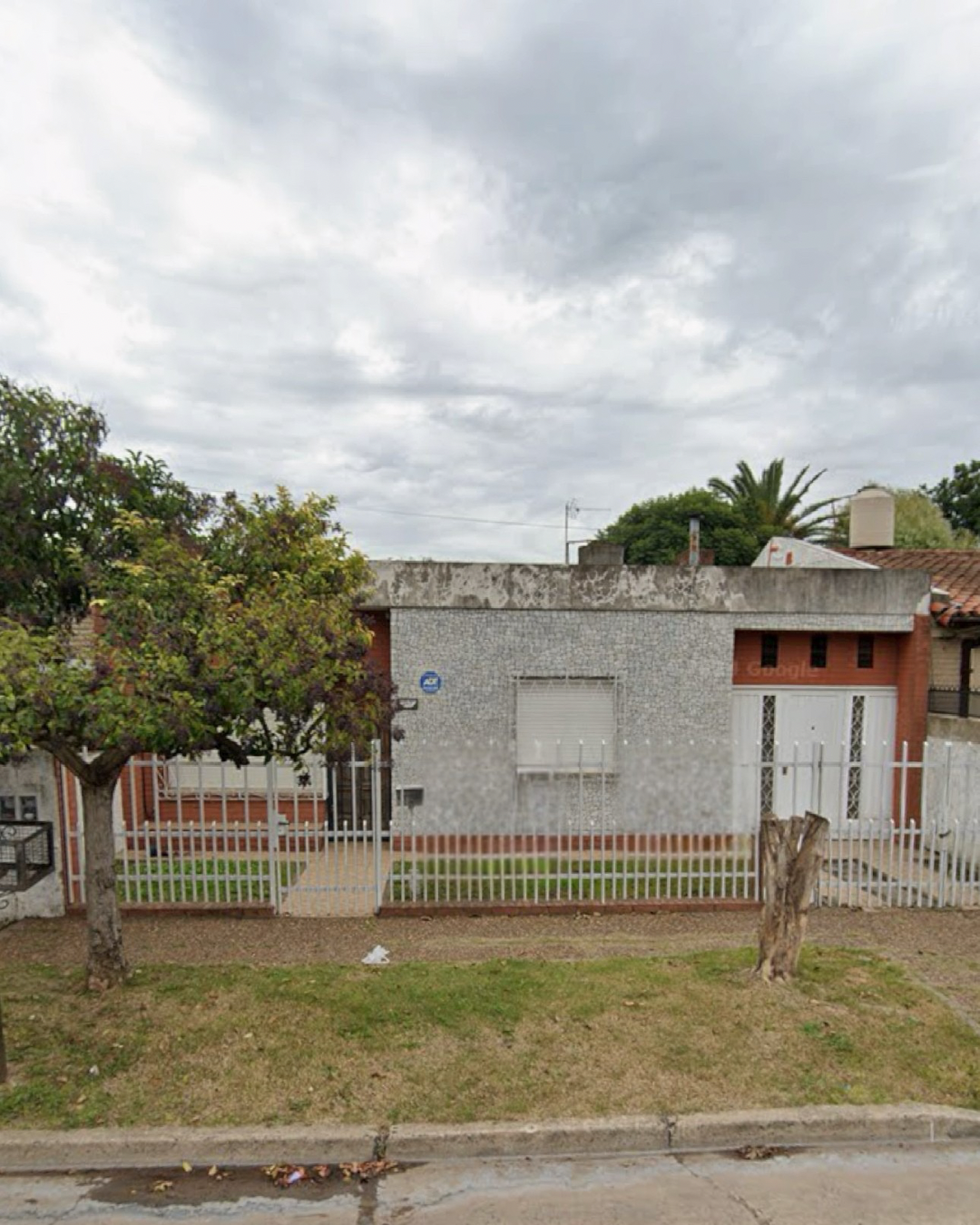 CASA 3 AMB. SOBRE LOTE 10 X 40