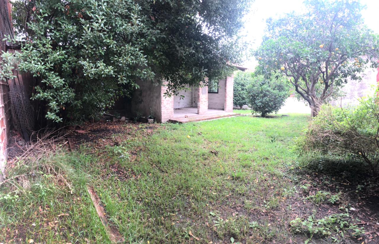 CHALET EN VENTA A UNA CUADRA DE AVENIDA - Imagen 2