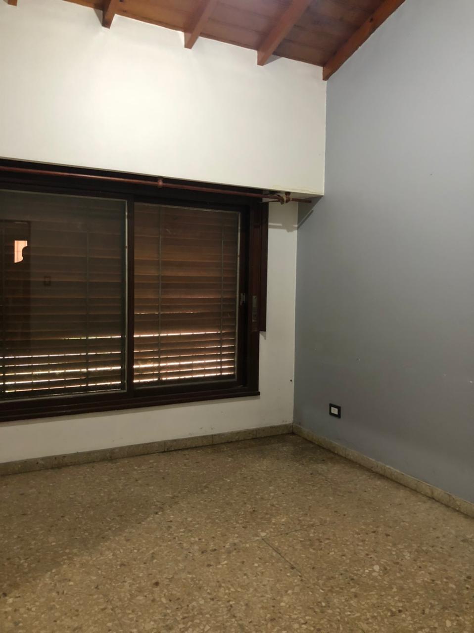 CHALET EN VENTA A UNA CUADRA DE AVENIDA - Imagen 8