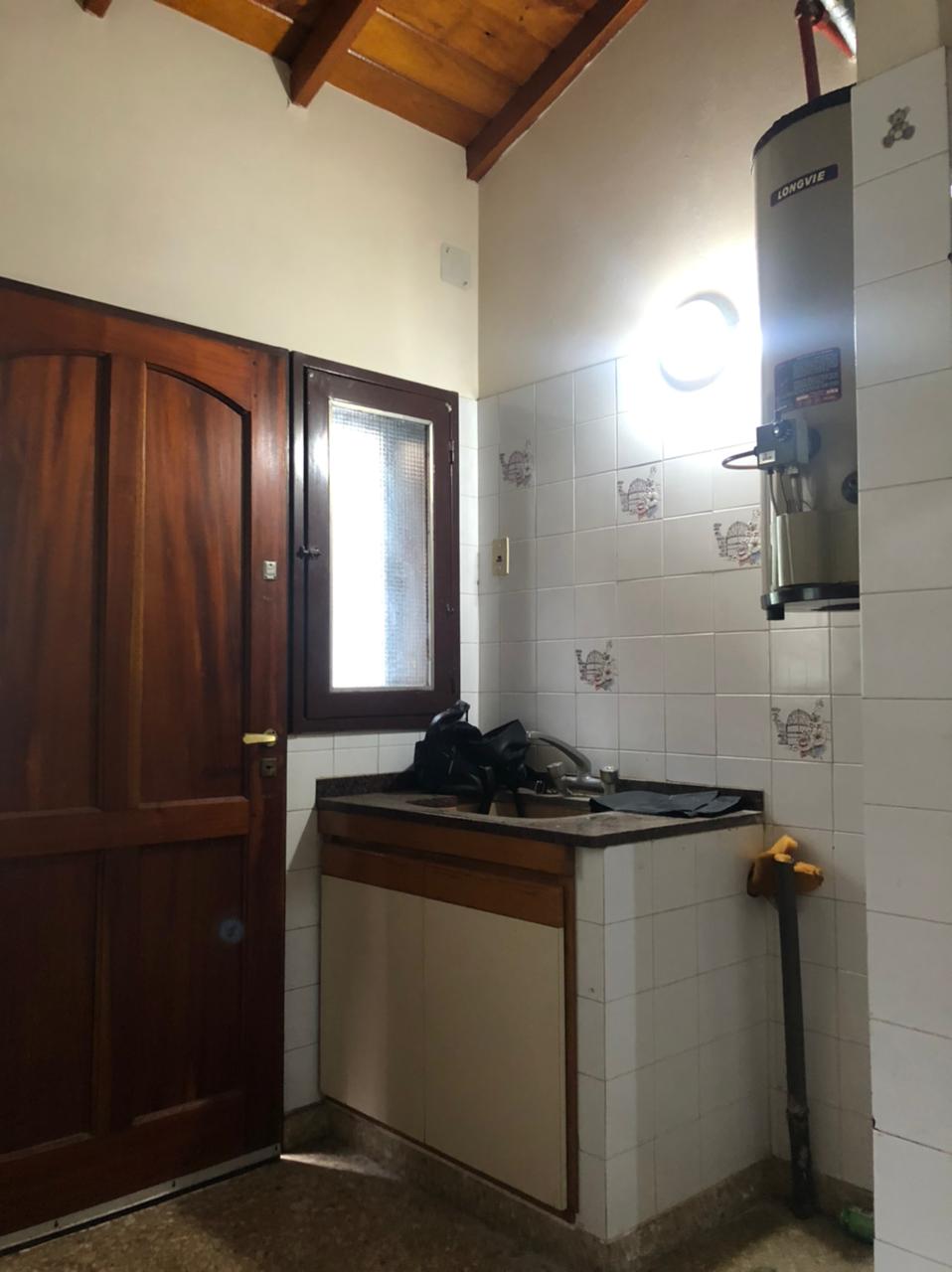 CHALET EN VENTA A UNA CUADRA DE AVENIDA - Imagen 6