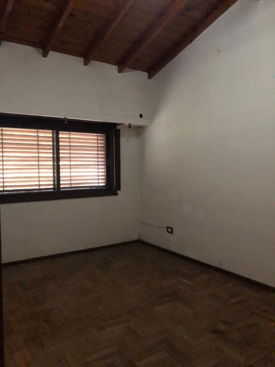 CHALET EN VENTA A UNA CUADRA DE AVENIDA - Imagen 4