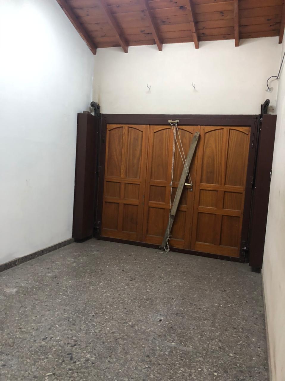 CHALET EN VENTA A UNA CUADRA DE AVENIDA - Imagen 5