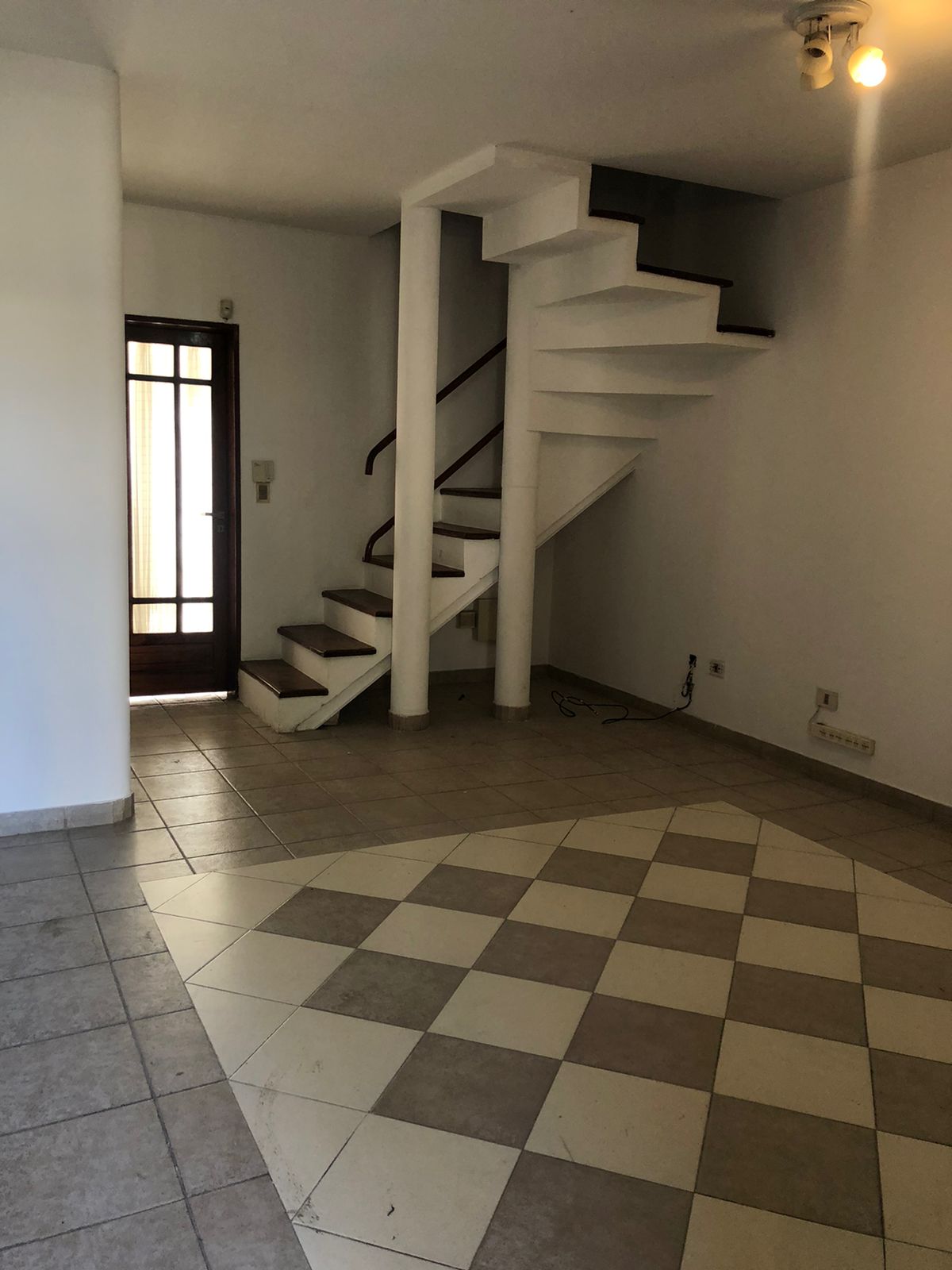 DUPLEX 4 AMBIENTES A UNA CUADRA DE AV. VERGARA - Imagen 3