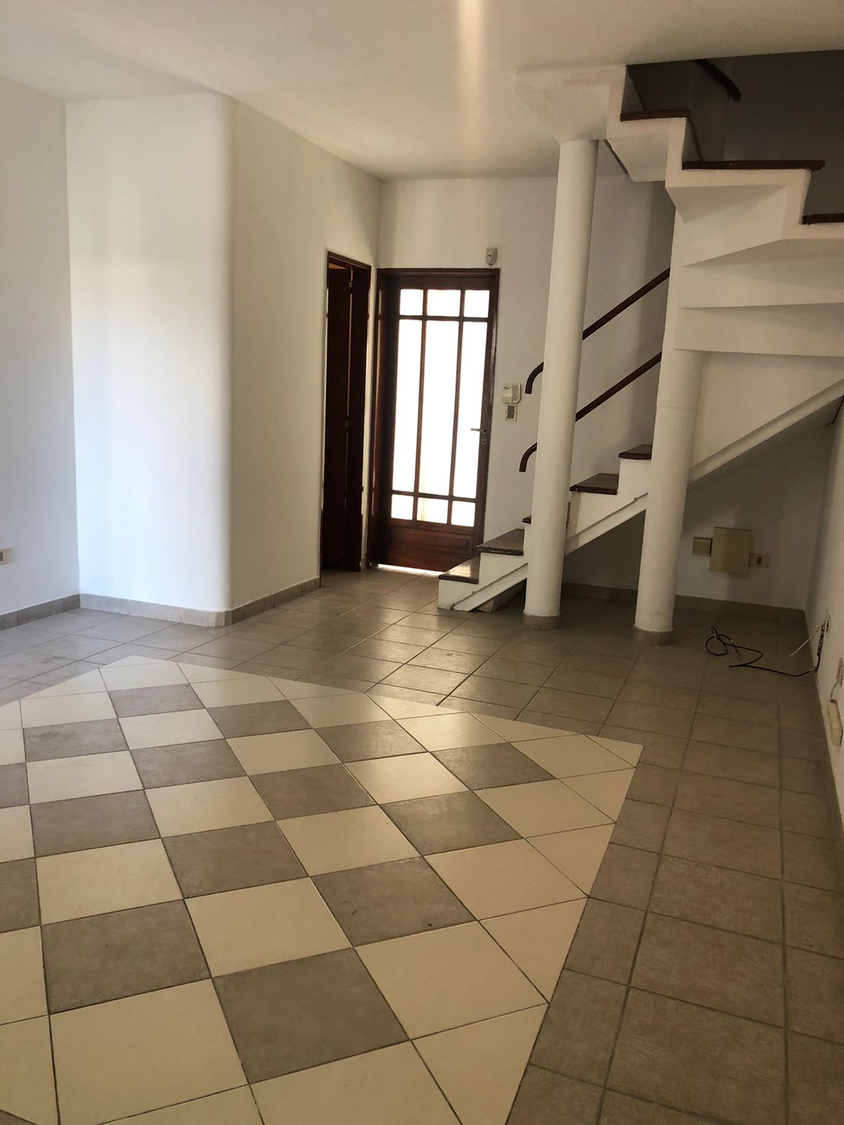 DUPLEX 4 AMBIENTES A UNA CUADRA DE AV. VERGARA - Imagen 4