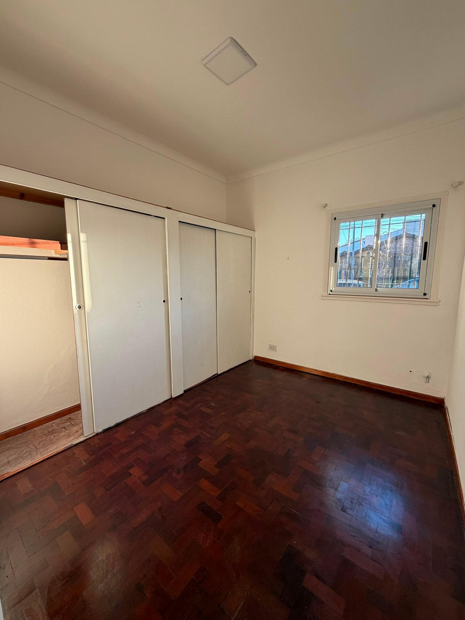 CHALET 3 AMB. A UNA CUADRA DE AV. VERGARA - Imagen 8