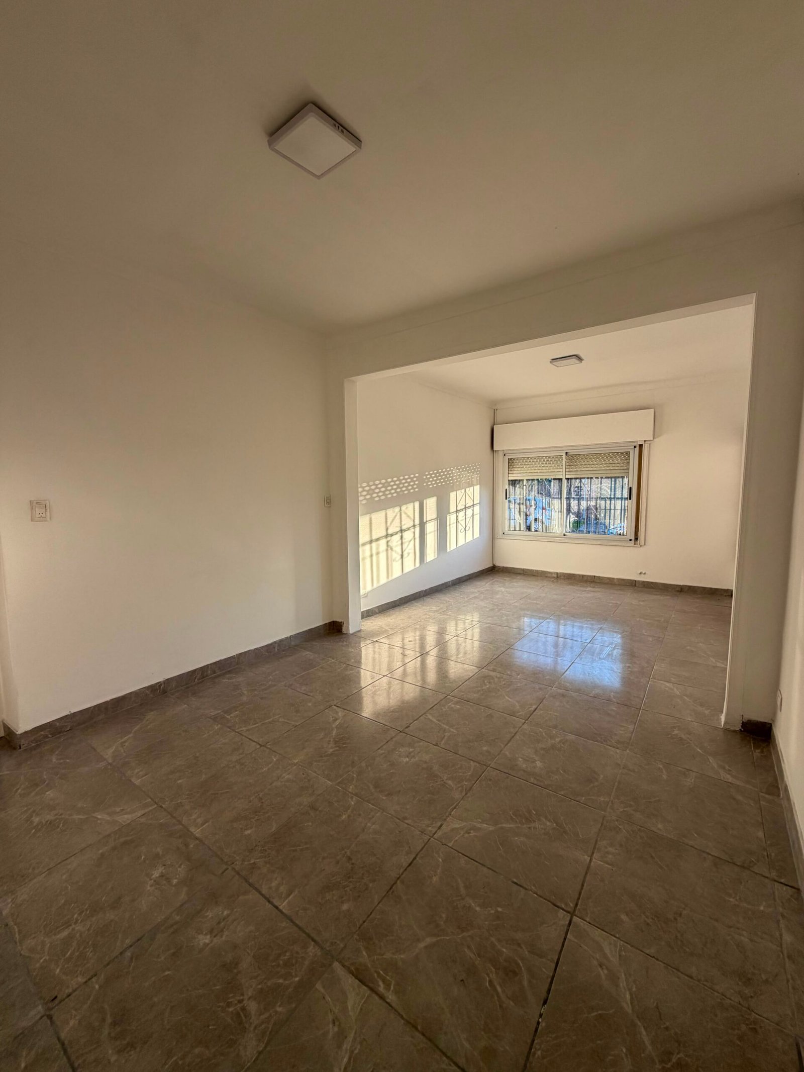 CHALET 3 AMB. A UNA CUADRA DE AV. VERGARA - Imagen 6
