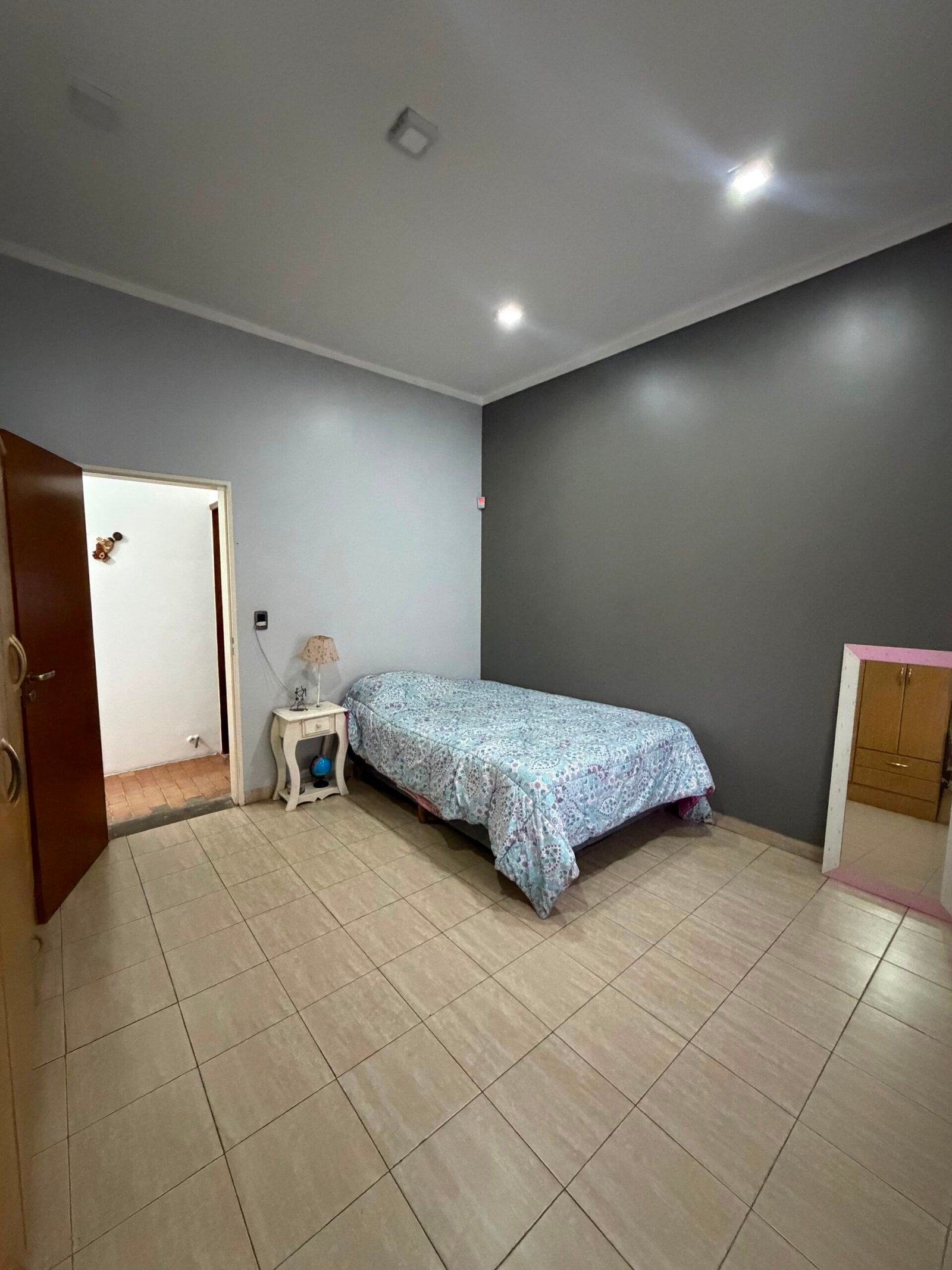 CHALET 4 AMB. EN ESQUINA - Imagen 13
