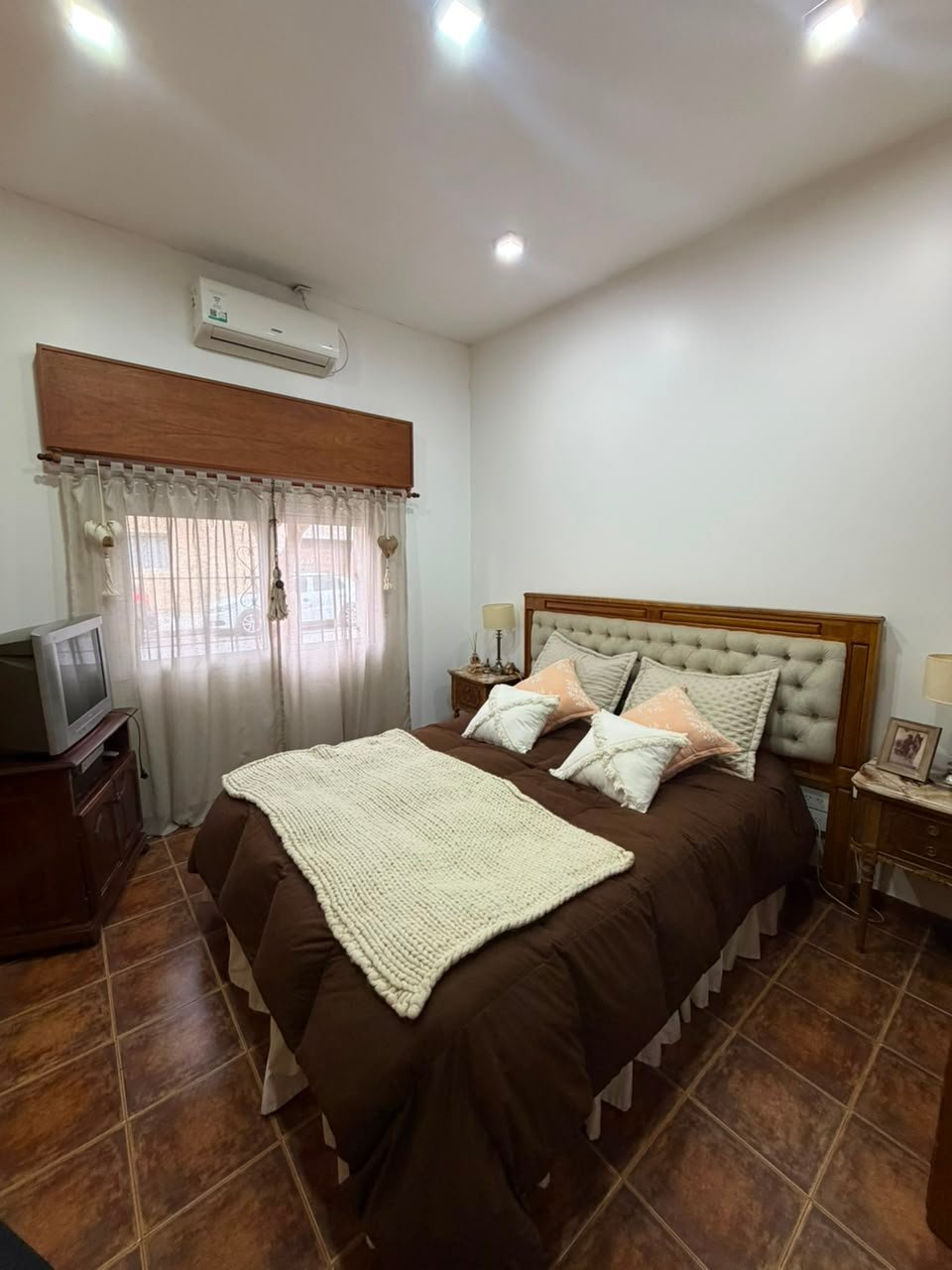 CHALET 4 AMB. EN ESQUINA - Imagen 2