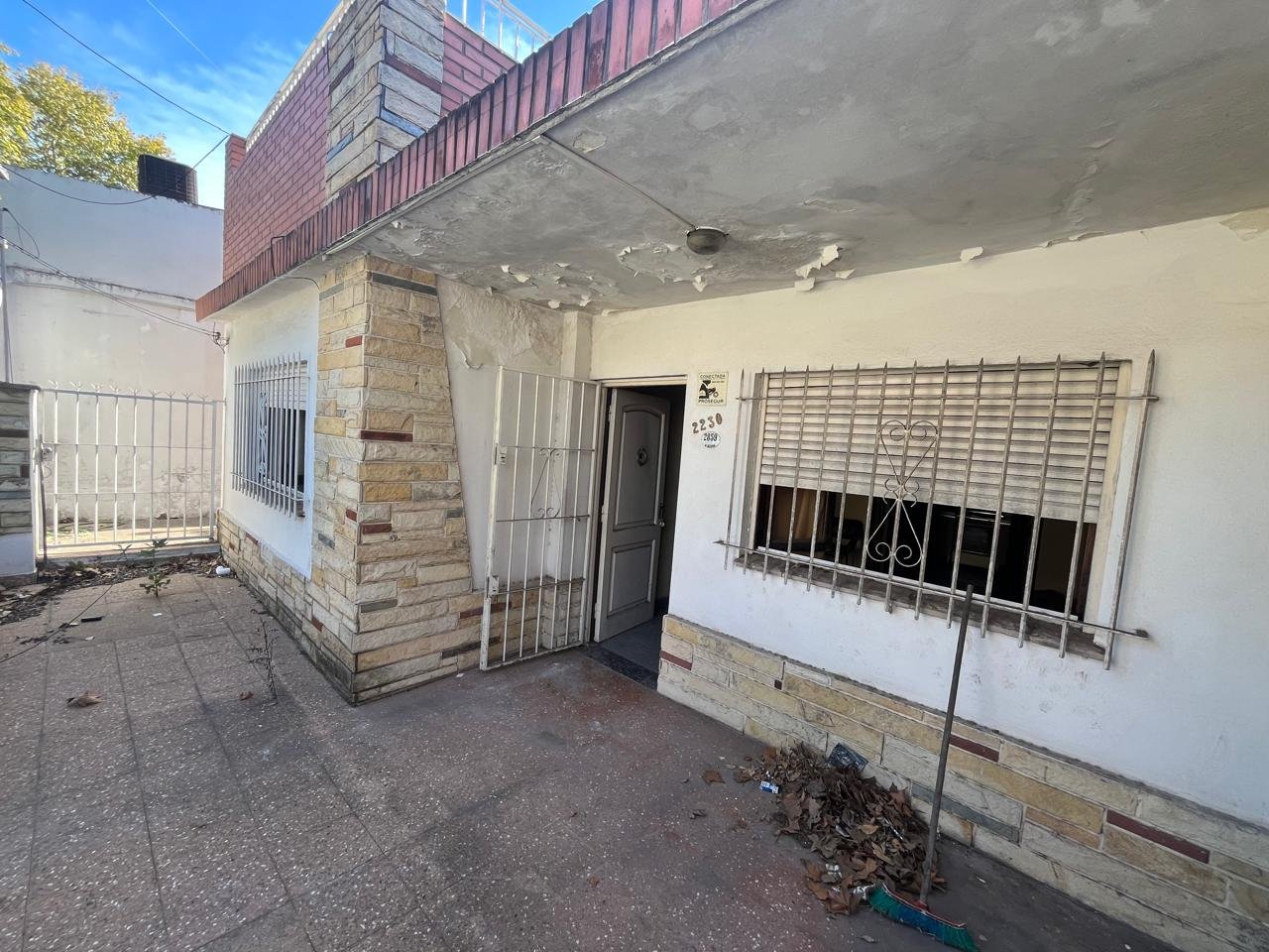 LOCAL COMERCIAL SOBRE AV. VERGARA + CASA 3 AMB. - Imagen 12