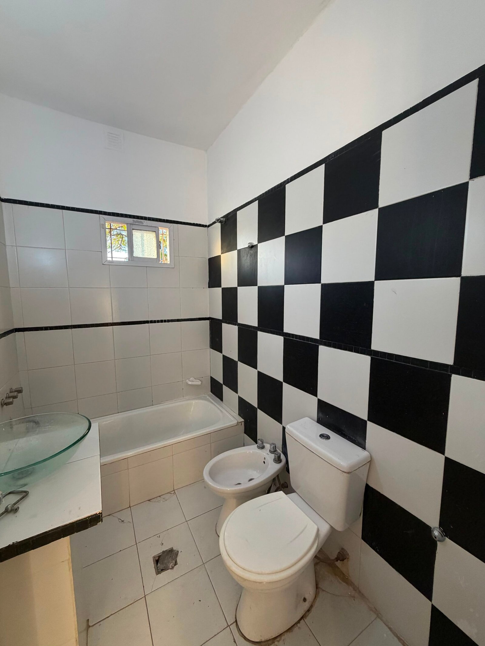 CHALET 3 AMB. A UNA CUADRA DE AV. VERGARA - Imagen 13