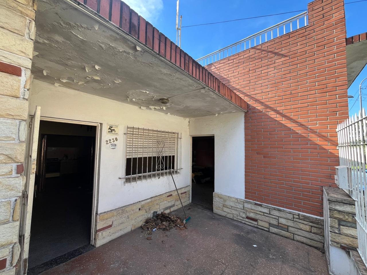 LOCAL COMERCIAL SOBRE AV. VERGARA + CASA 3 AMB. - Imagen 13