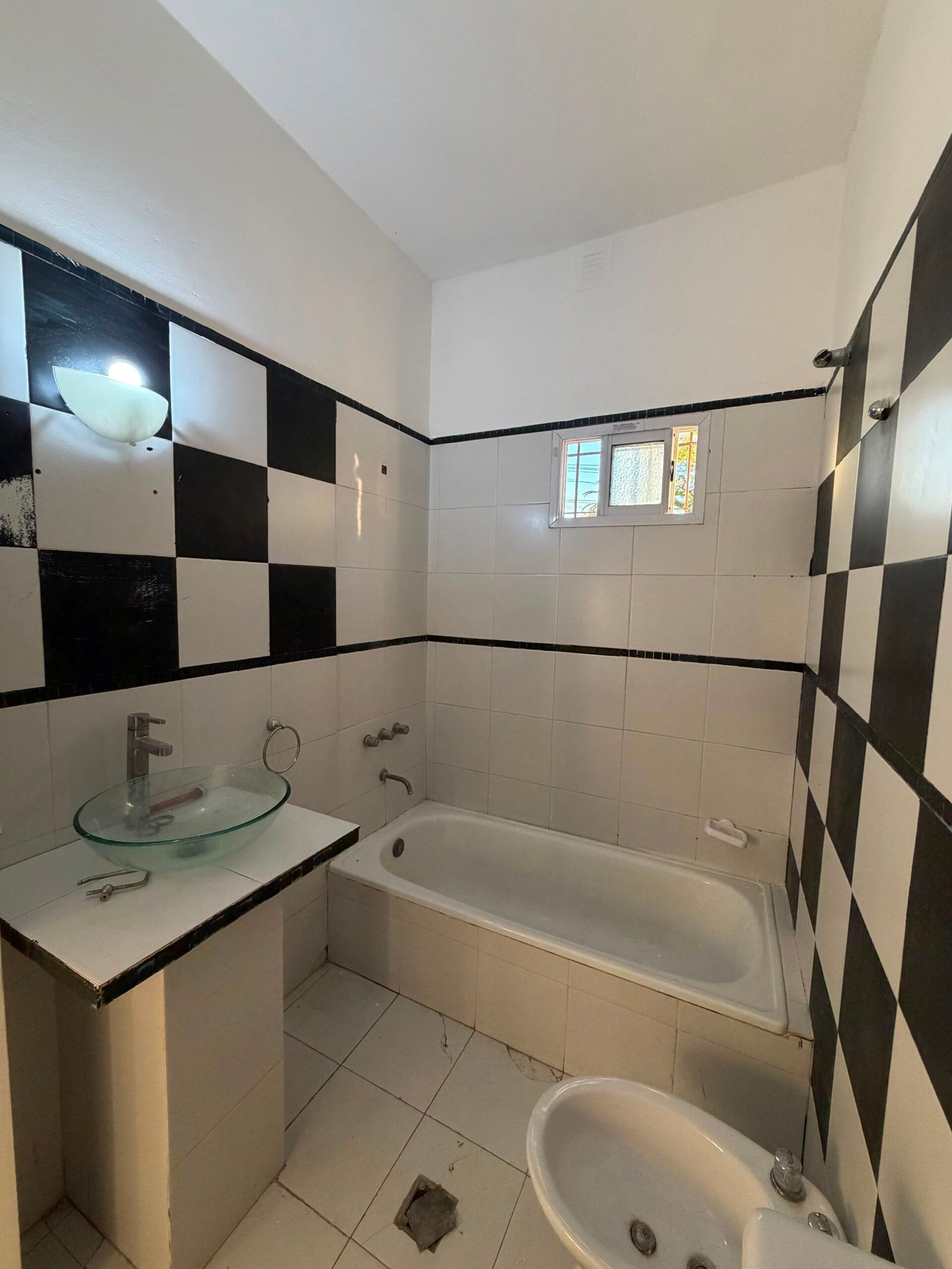 CHALET 3 AMB. A UNA CUADRA DE AV. VERGARA - Imagen 12