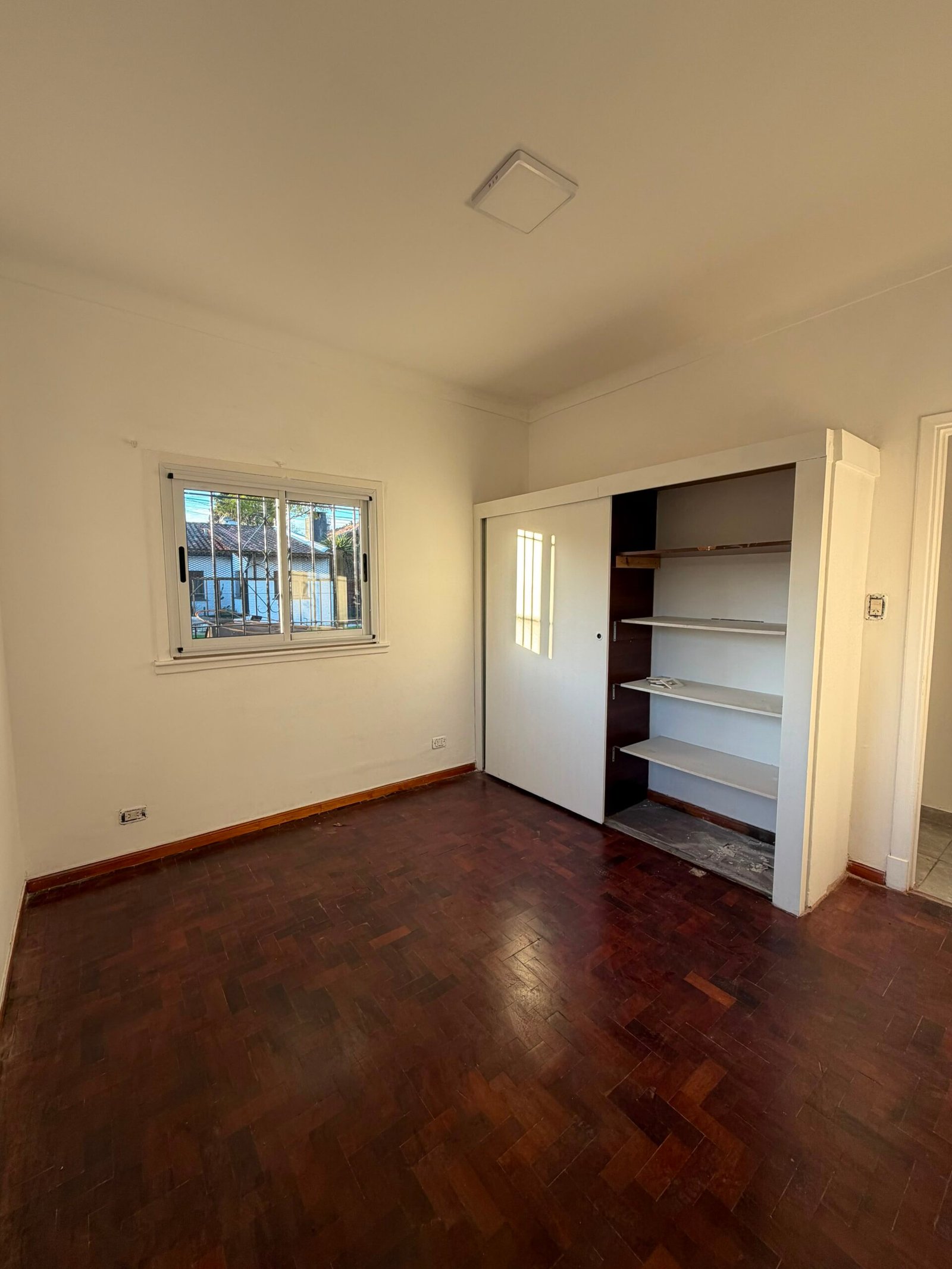 CHALET 3 AMB. A UNA CUADRA DE AV. VERGARA - Imagen 10