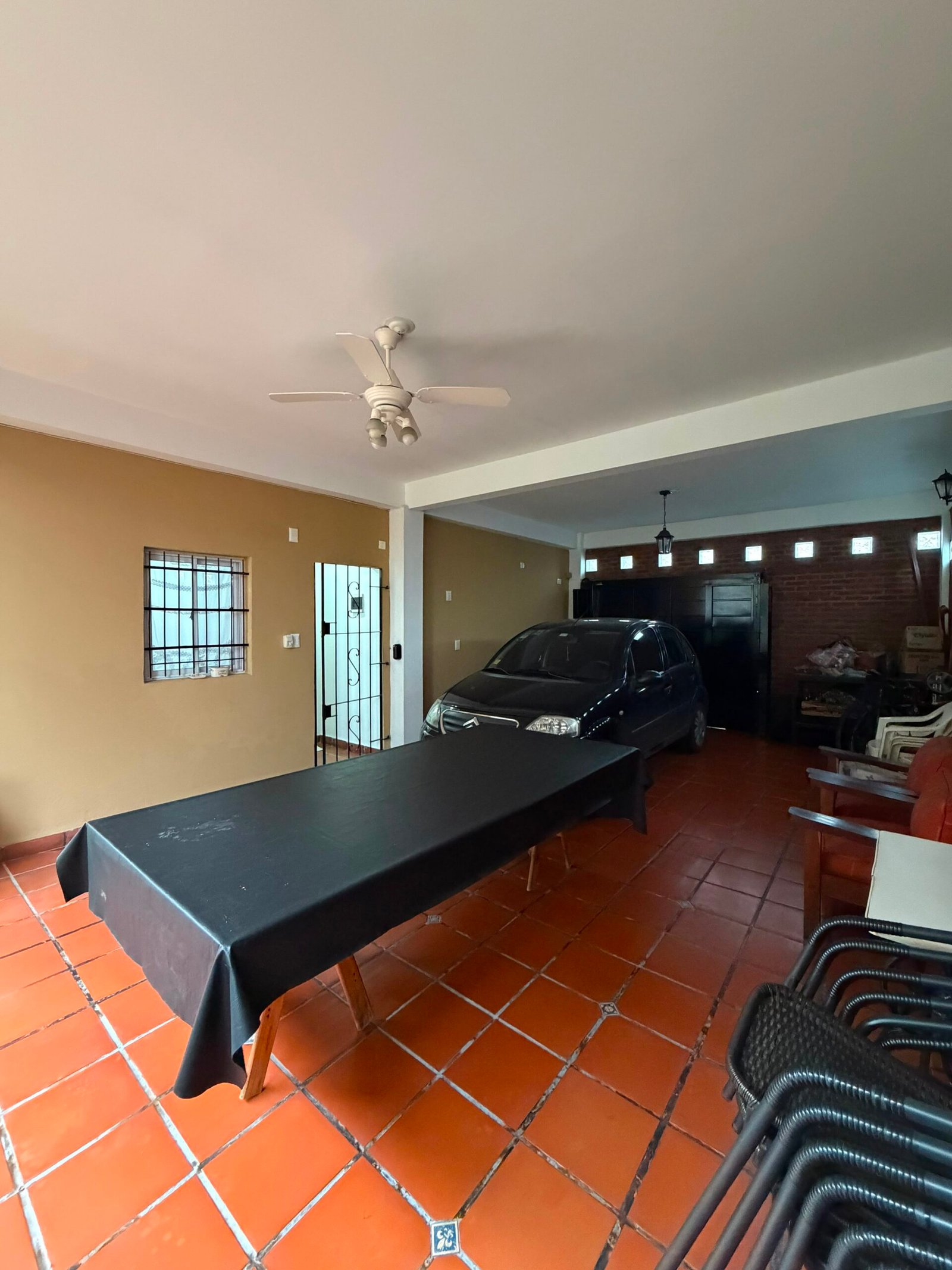 CHALET 4 AMB. EN ESQUINA - Imagen 8