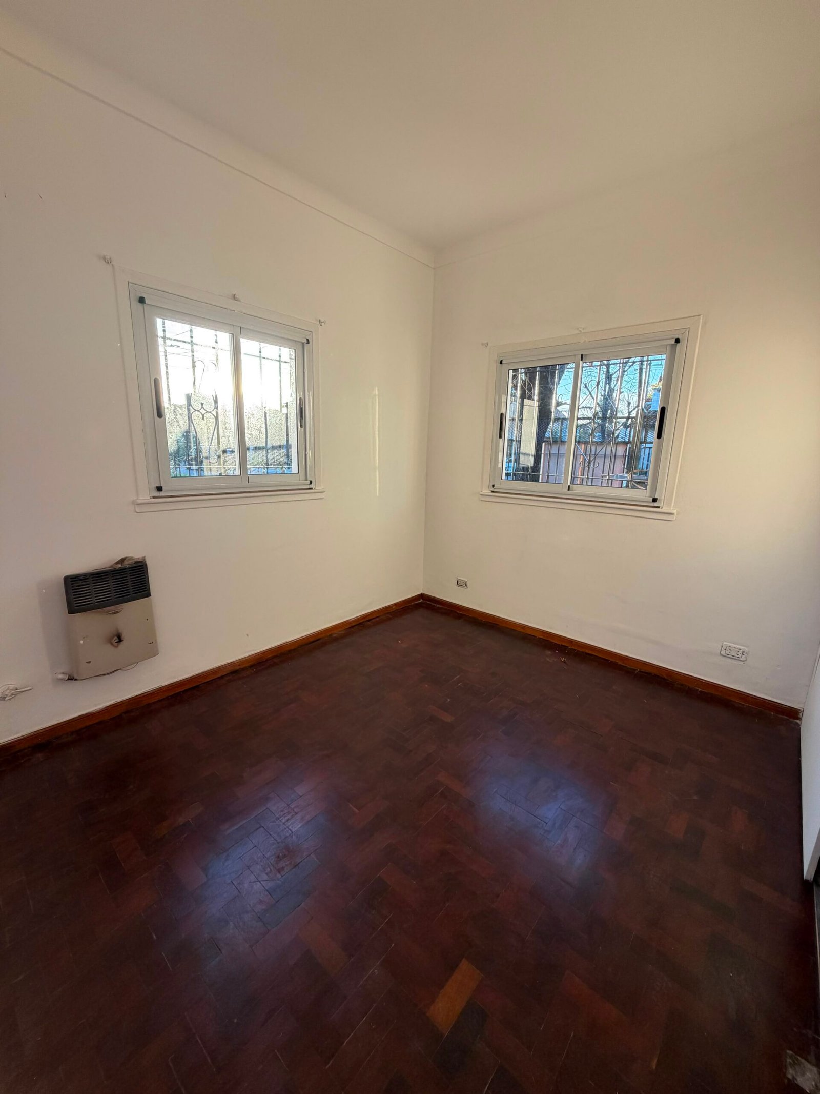 CHALET 3 AMB. A UNA CUADRA DE AV. VERGARA - Imagen 9