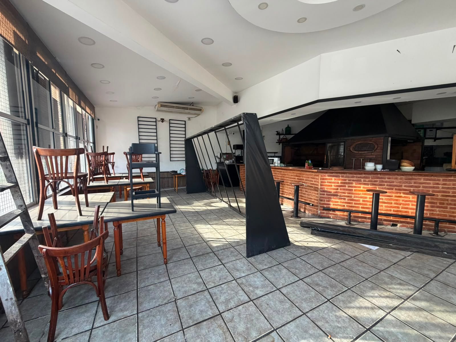 LOCAL COMERCIAL SOBRE AV. VERGARA + CASA 3 AMB. - Imagen 2