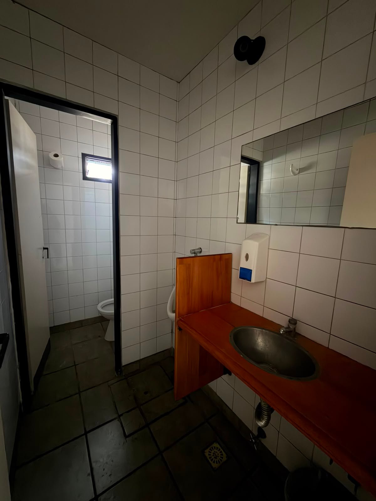 LOCAL COMERCIAL SOBRE AV. VERGARA + CASA 3 AMB. - Imagen 9