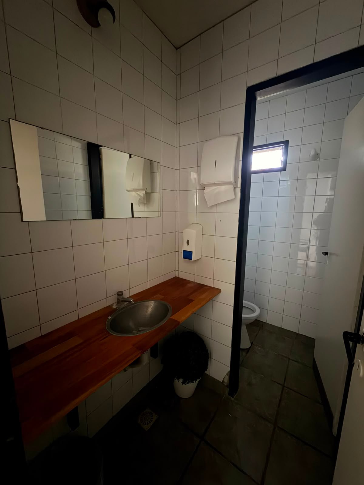 LOCAL COMERCIAL SOBRE AV. VERGARA + CASA 3 AMB. - Imagen 10