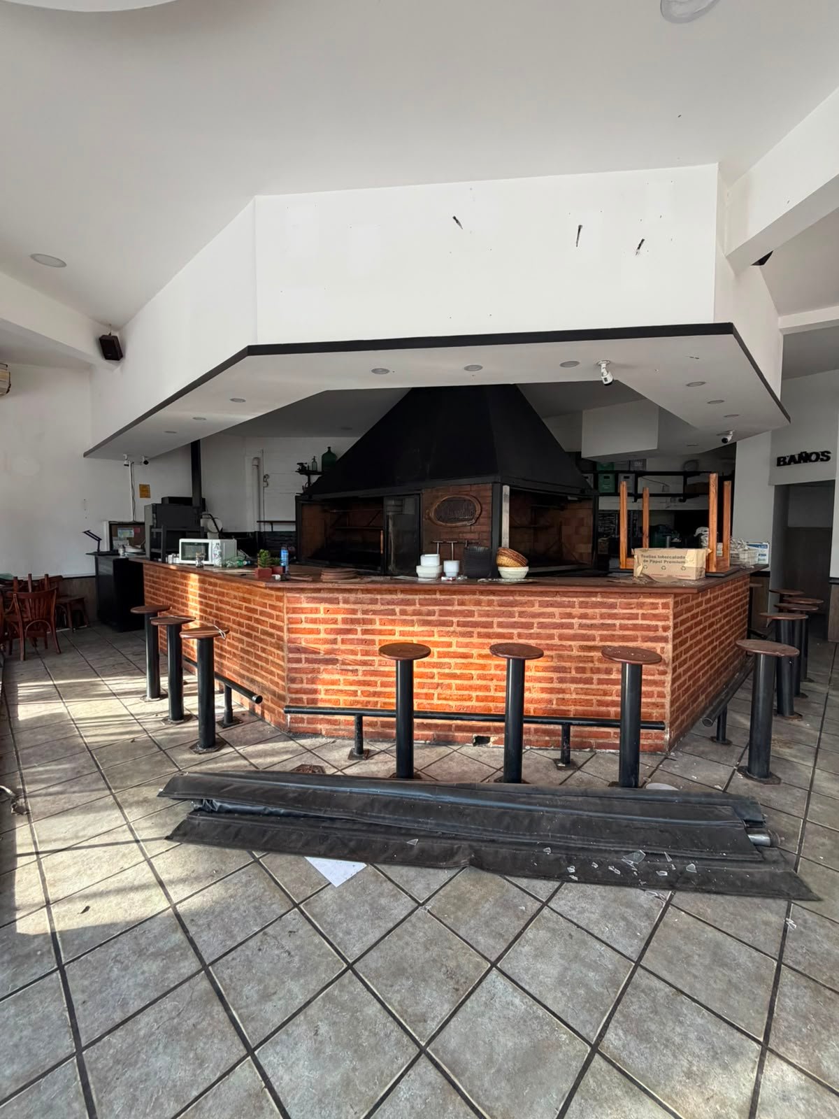 LOCAL COMERCIAL SOBRE AV. VERGARA + CASA 3 AMB. - Imagen 8