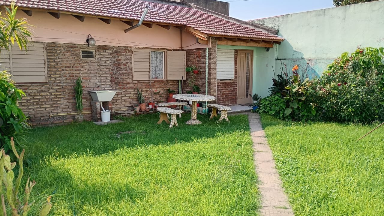 CASA AL FRENTE + DPTO INDEPENDIENTE - Imagen 5