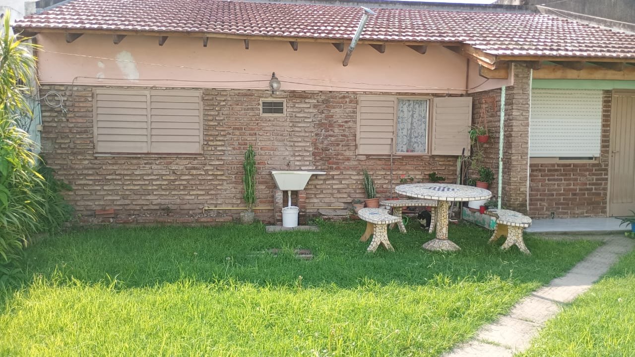 CASA AL FRENTE + DPTO INDEPENDIENTE - Imagen 2
